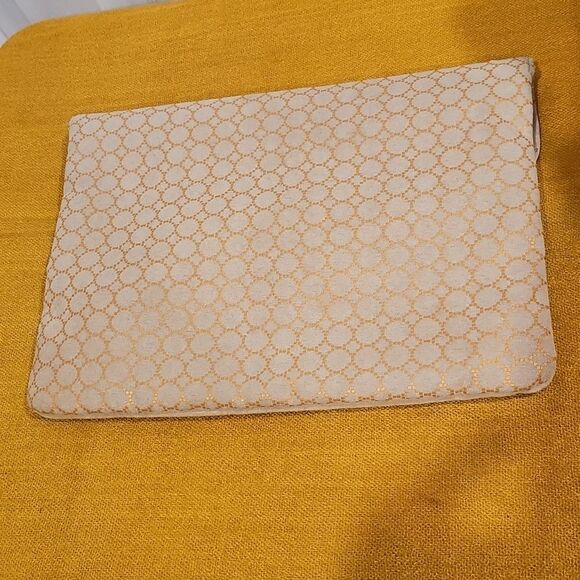 Bulgari Parfums For Emirates Zippered Clutch with Charm Emirates Like New - Picture 6 of 13